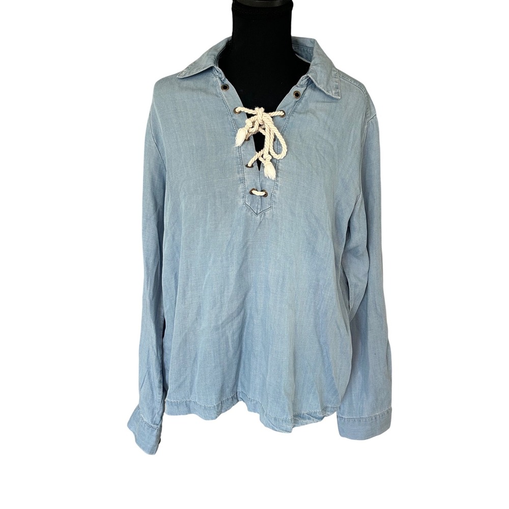 Jane + Delancey by Anthropologie light wash chambray blouse in size Medium.